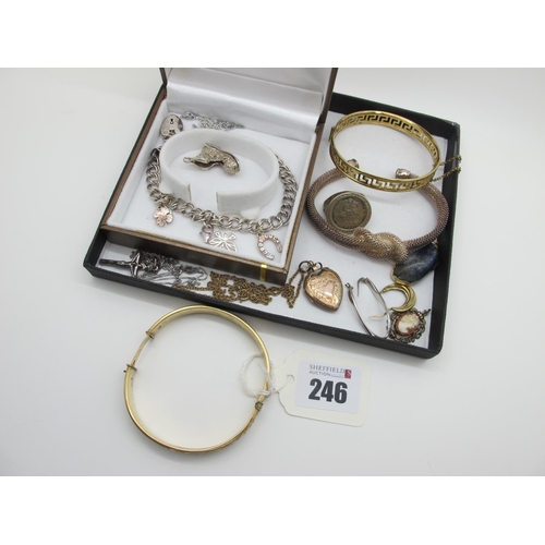 246 - 1/59ct RG Hinged Bangle, foliate engraved decoration, a Greek Key design hinged bangle, a curb link ... 