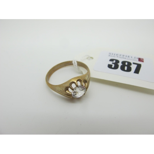 387 - A 9ct Gold Single Stone Ring, of Victorian style, claw set (finger size S1/2) (2.9grams).