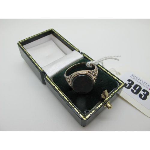 393 - A Bloodstone Inset Signet Style Ring, between textured shoulders (finger size O), in a ring box.