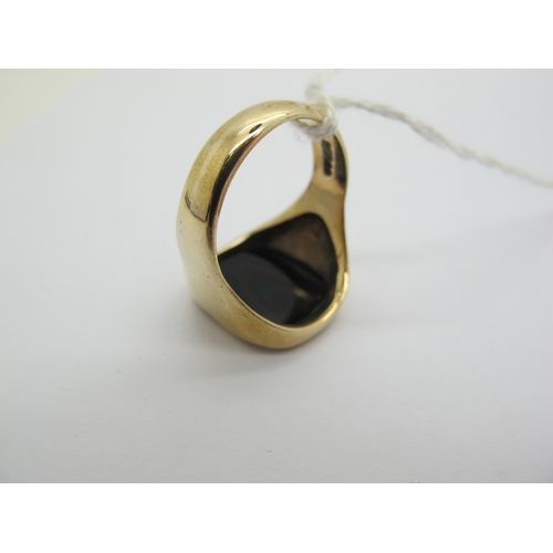 196 - A 9ct Gold Gent's Signet Style Ring, with cushion shape black onyx panel (finger size T) (7grams).