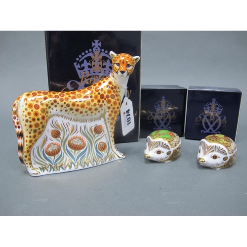 1074 - A Royal Crown Derby Porcelain Paperweight 'Cheetah', gold stopper, date code for 2015, 13cm high box... 