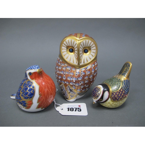 1075 - A Royal Crown Derby Porcelain Paperweight 'Barn Owl', gold stopper, date code for 2002, 11cm high; T... 