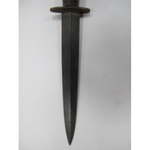 515 - A British Army Fairbairn Sykes Commando Style fighting Knife, with leather scabbard. (Buyer to fully... 