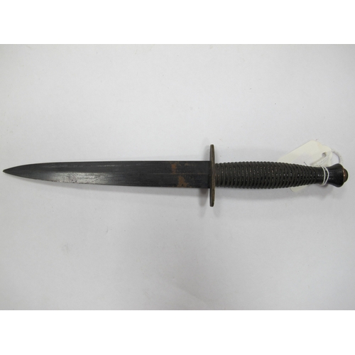 515 - A British Army Fairbairn Sykes Commando Style fighting Knife, with leather scabbard. (Buyer to fully... 