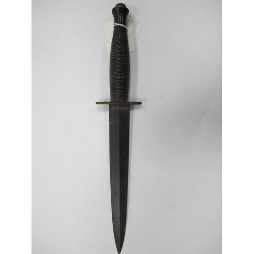 515 - A British Army Fairbairn Sykes Commando Style fighting Knife, with leather scabbard. (Buyer to fully... 