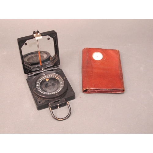 1328 - Military Compass Magnetic Marching Mark 1, T.G Co Ltd 3237385 6.5cm wide, circa early XX Century lea... 