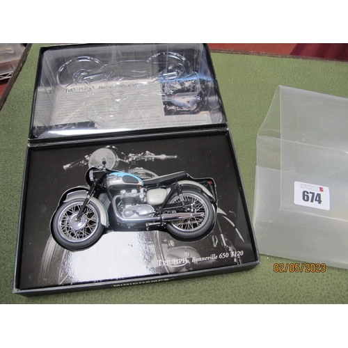 674 - A Minichamps 1:12th Scale diecast Model Triumph Bonneville 650 T120 Motorcycle, (damage/glue repair ... 