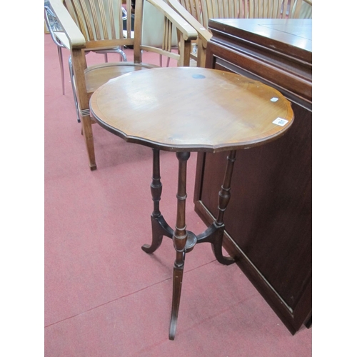 1511 - An Edwardian Mahogany Occasional Table, with crossbanded top on turned supports and shaped feet (dam... 