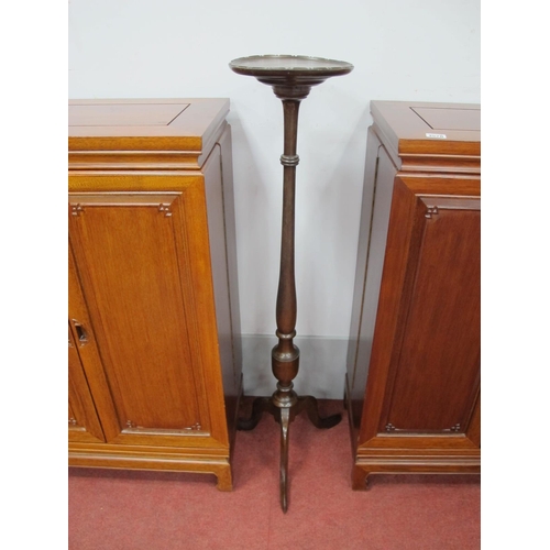 1526 - An Early XX Century Mahogany Plant Stand, with circular dish top, turned support and tripod legs, la... 