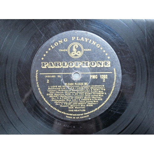 415 - The Beatles - Please Please Me (Parlophone PMC 1202), original UK pressing on the iconic 'black and ... 