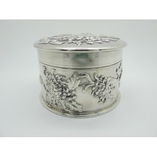 15 - Zeewo; A Chinese Circular Lidded Box, detailed in relief with chrysanthemums and butterflies, pull o... 