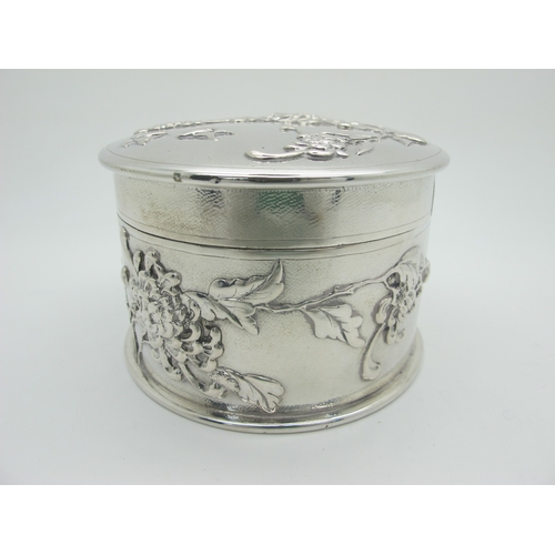 15 - Zeewo; A Chinese Circular Lidded Box, detailed in relief with chrysanthemums and butterflies, pull o... 