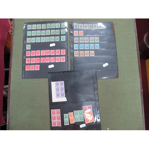 495 - G.B KGV Mint Collection of Photogravure Stamps, over one hundred stamps, good condition. Plus a few ... 