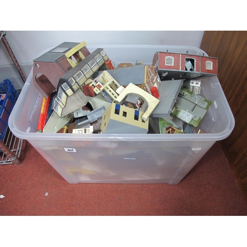 467 - A Quantity of 'OO'/'HO'/'N' Gauge Lineside Buildings and Accessories, all removed from layouts, cond... 