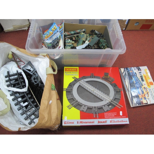 659 - An Assorted Quantity of Model Railway Items, consisting of a 'OO' Gauge/4mm battery powered USA outl... 