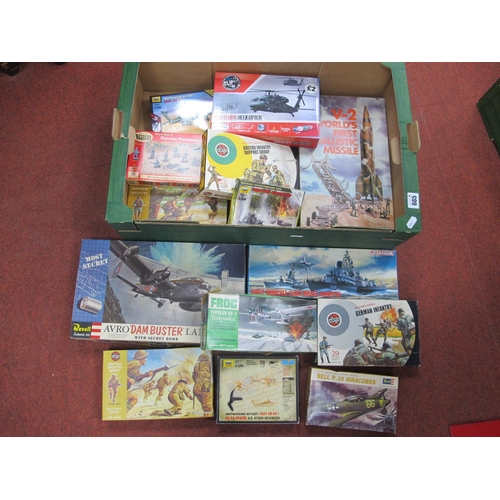 665 - A Quantity of Military Themed Plastic Model Kits and Plastic Toy Soldiers by Airfix, Frog, Zueda, Re... 