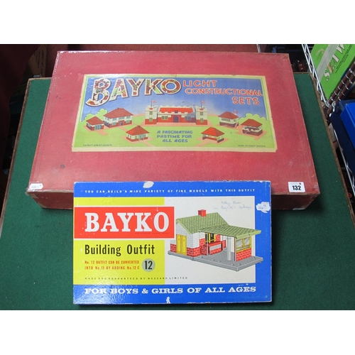 132 - Bayko Light Constructional Set, including roofs, windows, doors, white, red and brown pieces, book o... 