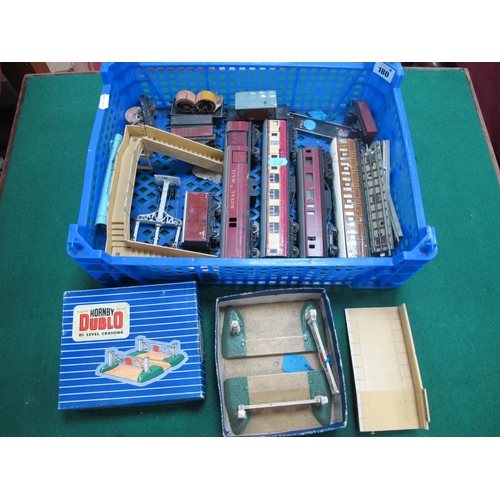 180 - A Small Quantity of Hornby Dublo 'OO' Gauge/4mm Items, consisting of two DI level crossings, a DI fo... 