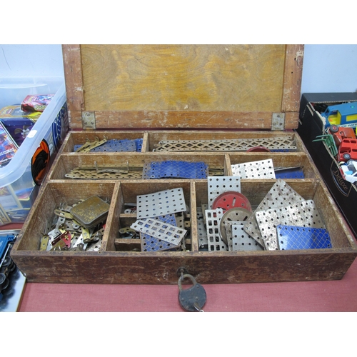 399 - A Wooden Purpose Made Lidded Box Containing a Quantity of Playworn Meccano, including wheels, gears,... 