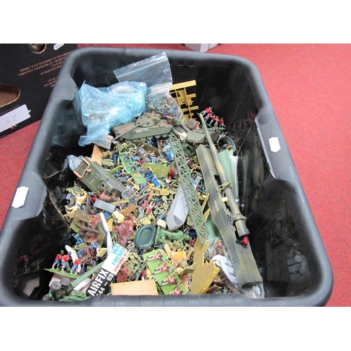 481 - A Tub Containing a Large Quantity of Miniature Plastic Toy Soldiers, a mixture of painted and non-pa... 