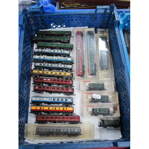 592 - Twenty 'N' Gauge Items of Rolling Stock, loose and cased; Sixteen Bogie Coaches, UK and Continental,... 