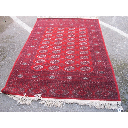 1661 - A Super Kashan Rug, decorated with a geometric motif in red ground, 200 x 140cm.
