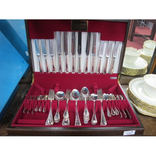 1291 - Roberts-Belk (Sheffield) Canteen of Cutlery, with beadwork decoration