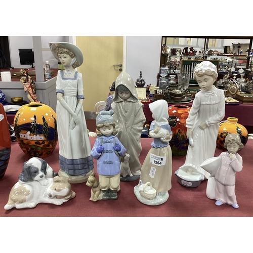 1254 - Nao Girl Cleaning Her Feet, 28cm high, hooded boy dog group, lady (repaired, thee others, with four ... 