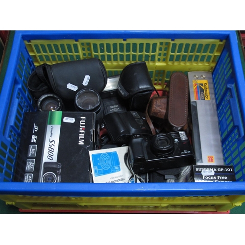 1041 - Cameras to include a boxed Fujifilm Finepix S5800, boxed Kodacolor gold, Russian FED 2, along with 2... 