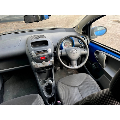 1000 - 2009 [YP59 XWE] Toyota Aygo 1.0 VVT-i (petrol) 5-door hatchback in blue with 26,970 miles. MOT expir... 