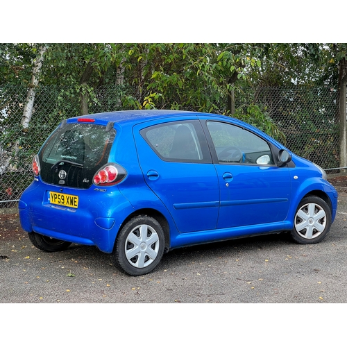 1000 - 2009 [YP59 XWE] Toyota Aygo 1.0 VVT-i (petrol) 5-door hatchback in blue with 26,970 miles. MOT expir... 