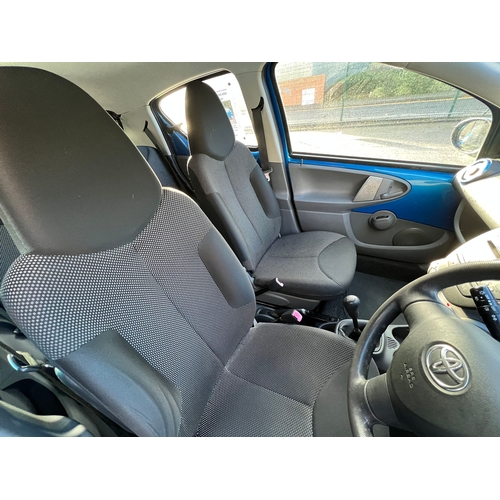 1000 - 2009 [YP59 XWE] Toyota Aygo 1.0 VVT-i (petrol) 5-door hatchback in blue with 26,970 miles. MOT expir... 