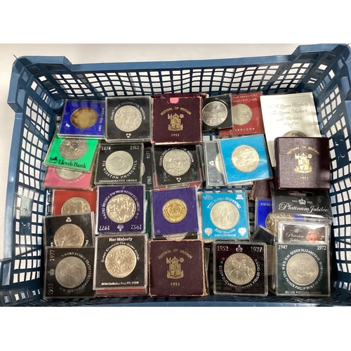 37 - Large Collection Of GB Commemorative Coins, various Crowns including Charles and Diana, Churchill et... 