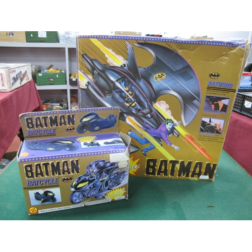 541 - Two boxed Batman plastic model vehicles by Toybiz comprising of Batwing, Batcycle, small parts may b... 