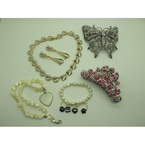 182 - A Collection of Modern Costume Jewellery, to include Butler & Wilson diamoanté butterfly hair clip, ... 