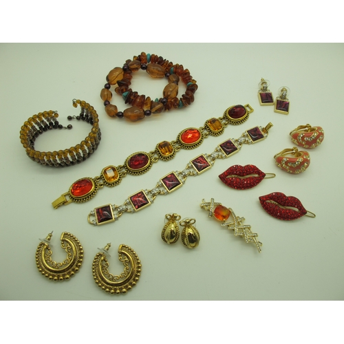 186 - A Collection of Modern Costume Jewellery, to include Joan Rivers earrings, brooches, ring, Puccini b... 