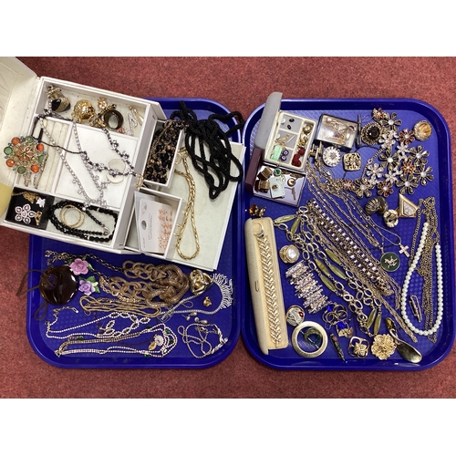 10 - An Assortment of Costume Jewellery, to Include gilt coloured twisted rope chain, diamanté necklace a... 