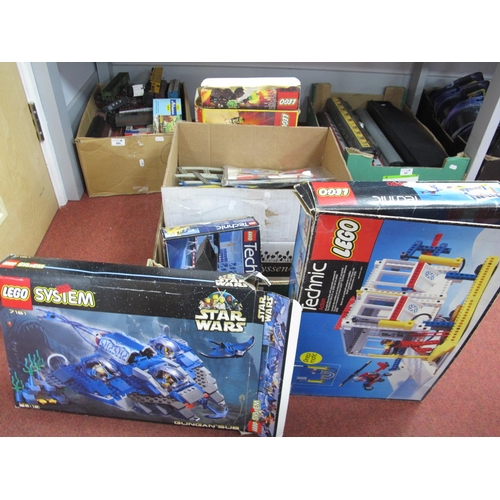 386 - A quantity of Lego to include #8680 Technic Mountain Rescue Base (boxed), #7161 Star Wars Gungan Sub... 