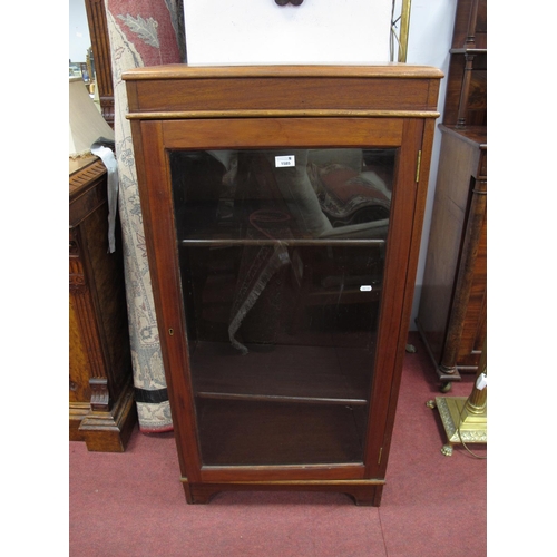 1585 - XX Century Mahogany Cabinet, with a glazed door, adjustable shelves, on bracket feet, 61cm wide.