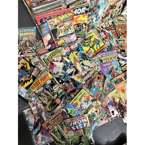 408 - Approximately One Thousand Two Hundred Mainly American Comic Books by Marvel, DC, Topps, First and o... 