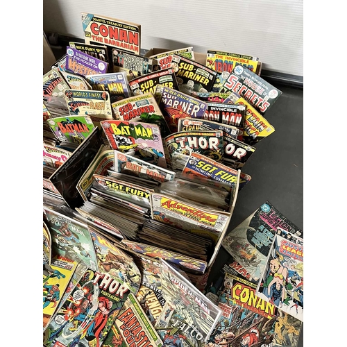 408 - Approximately One Thousand Two Hundred Mainly American Comic Books by Marvel, DC, Topps, First and o... 