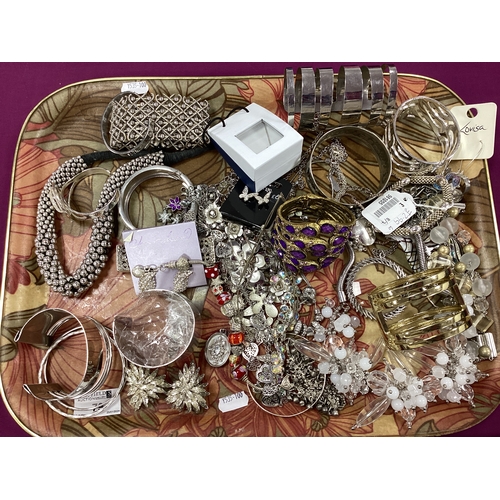 79 - A Selection of Modern Costume Jewellery, including large diamanté earrings, bangles, a sliding charm... 