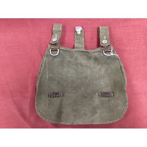 740 - WW2 German Army canvas bread bag with leather fittings.