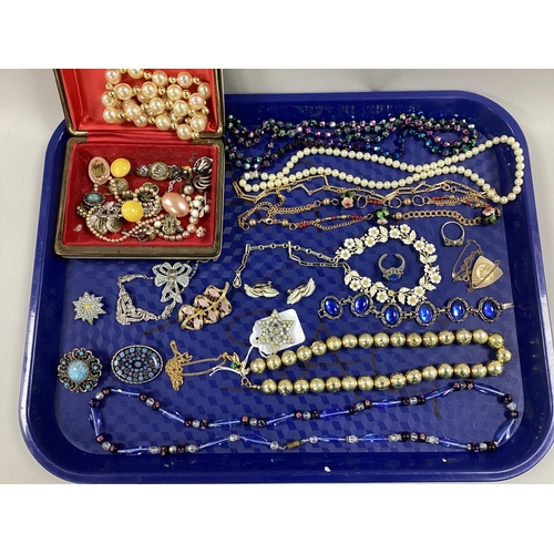 1 - Vintage and Later Costume Jewellery, including bead necklaces, imitation pearls, earrings, brooches,... 