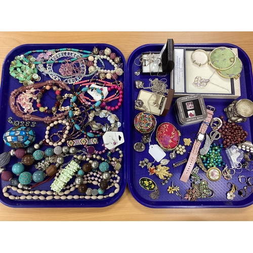 33 - A Mixed Lot of Assorted Costume Jewellery, including bead necklaces and bracelets, vintage and later... 