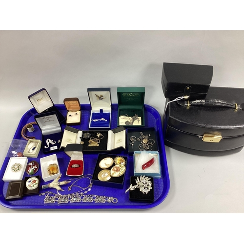 39 - A Mixed Lot of Assorted Costume Jewellery, including hallmarked silver and other rings, brooches, br... 