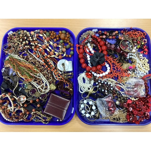 59 - A Quantity of Assorted Costume Jewellery, to include gilt coloured necklaces, knotted glass necklace... 