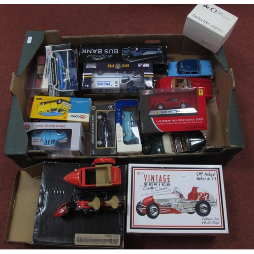 307 - A quantity of boxed and unboxed diecast model vehicles by Frobly, Franklin Mint, Matchbox, Corgi and... 