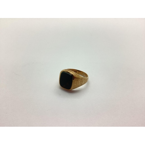 229 - A 9ct Gold Bloodstone Signet Style Ring, (finger size R) (5grams).