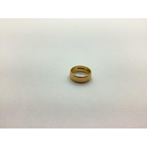 233 - A 22ct Gold Plain Wedding Band, (finger size H) (4.7grams).